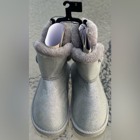 Cute Sliver Boots Size 2 - Picture 1 of 6
